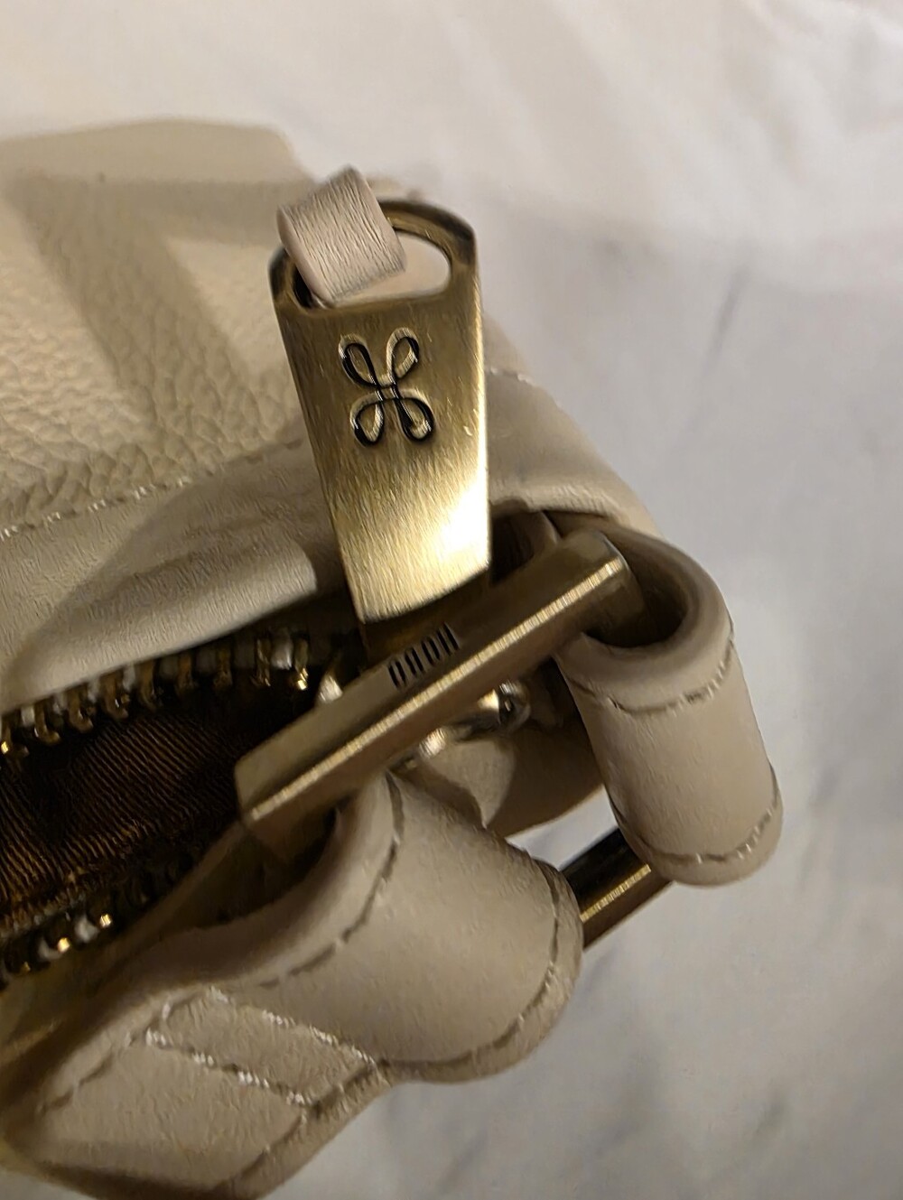 NWOT HOBO Classic Cream Crossbody Shoulder Bag - Picture 7 of 9